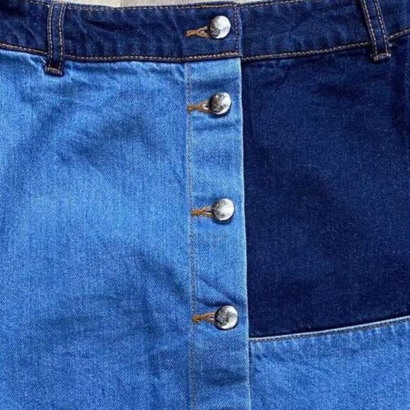 Colorblock Button-Front A-Line Denim Skirt - Picture 2 of 3